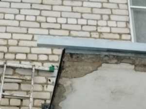 Удлинение желоба на козырьке (подъезд №1).jpeg