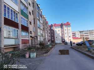 Установка бетонного блока на придомовой территории.jpeg